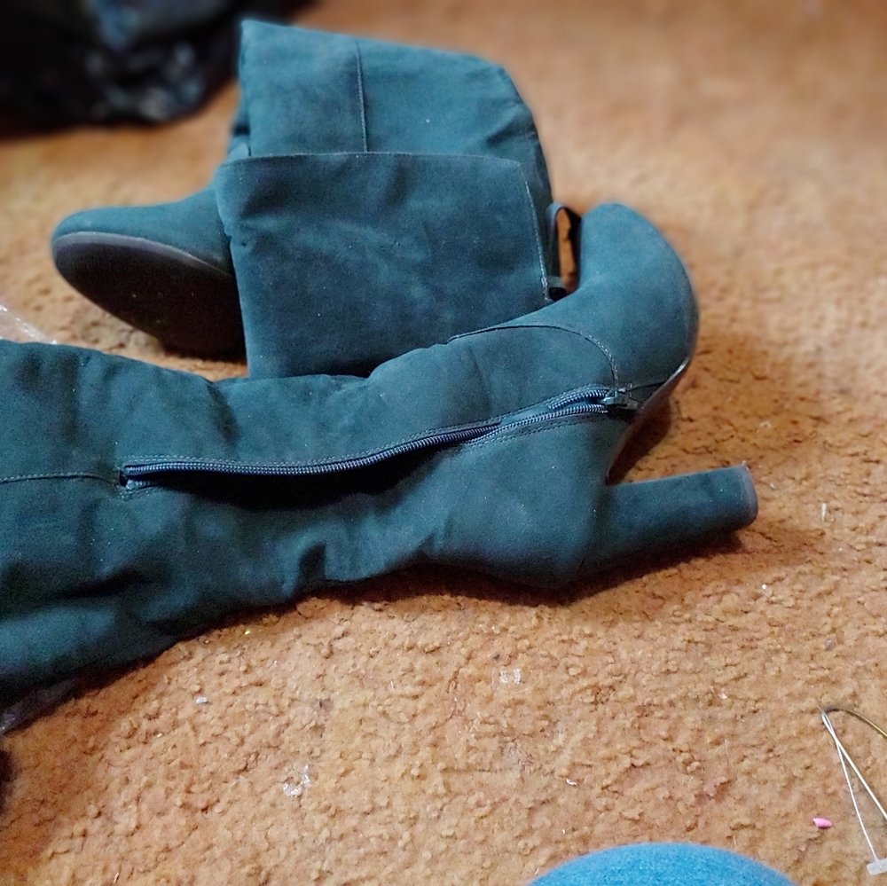 Boots - Picture 4 of 4